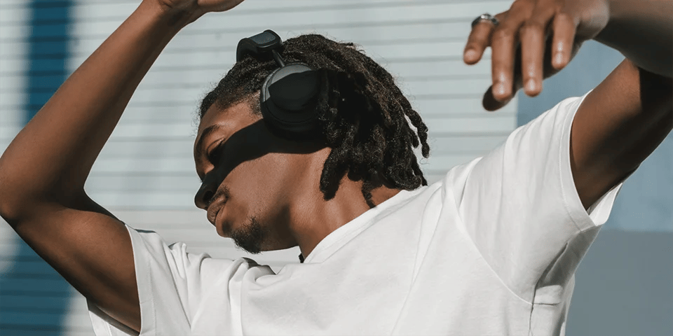 URBANISTA LOS ANGELES Solar powered wireless headphones