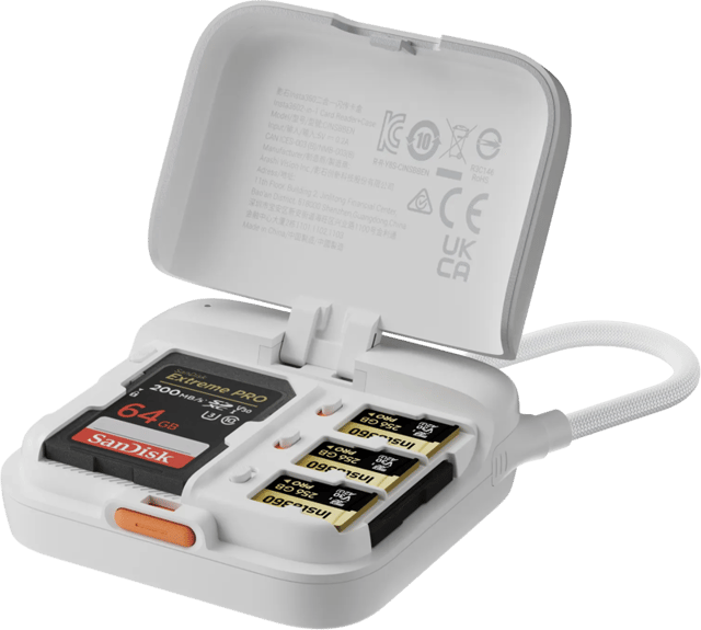 Insta360 2-in-1 Card Reader + Case (CINSBBEN)
