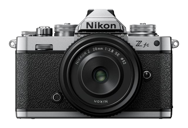 Nikon Z fc + Z 28 mm f/2.8 SE (VOA090K001)