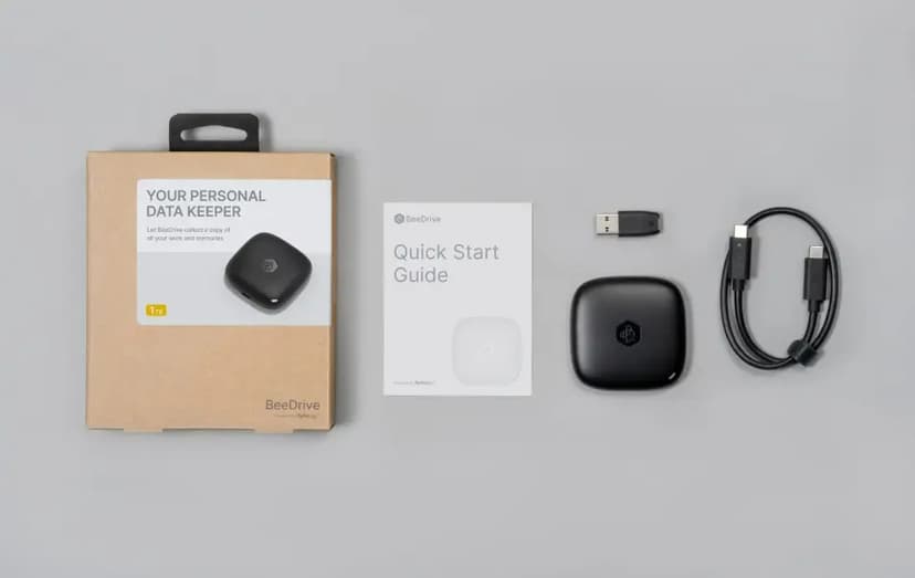 Synology BeeDrive 2TB, AI powered portable external SSD, Computer backup for Windows and Mac, Phone to computer transfer for iPhone and Android, AI file search, Deep Search USB-C Svart