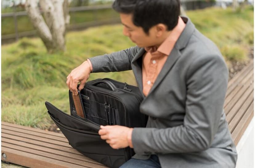Kensington Contour 2.0 Business Roller 17" - Black