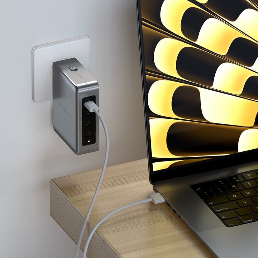 Satechi 145W USB-C GaN-reseladdare med 4 portar Silver