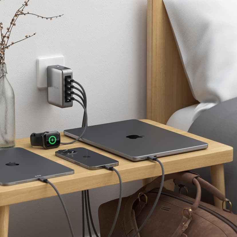 Satechi 145W USB-C GaN-reseladdare med 4 portar Silver