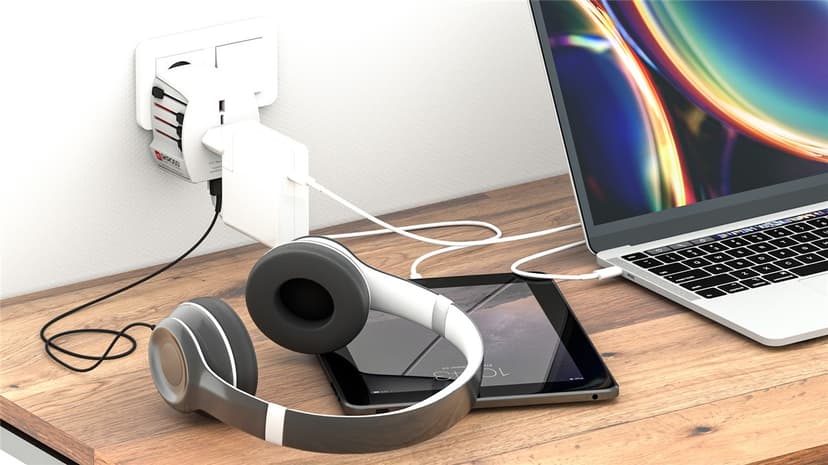 Skross World Adapter MUV 2xUSB (2,4A) White