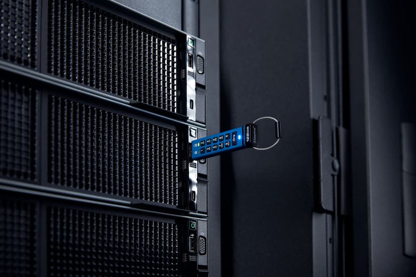 Kingston IronKey KeyPad 200 128GB USB-C Blå