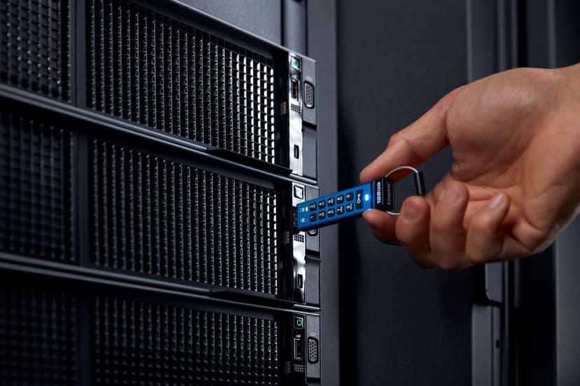 Kingston IronKey KeyPad 200 128GB USB-C Blå