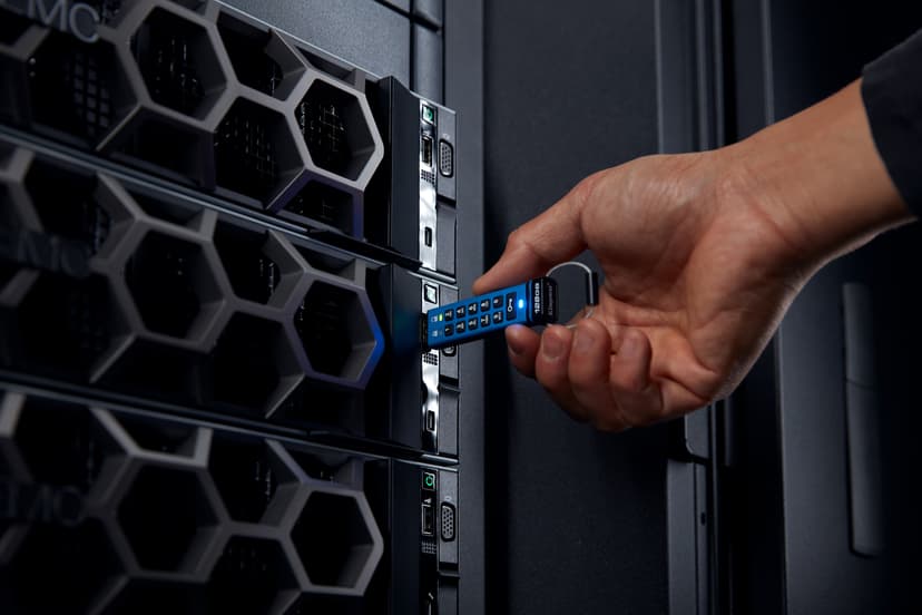 Kingston IronKey KeyPad 200 128GB USB-C Blå