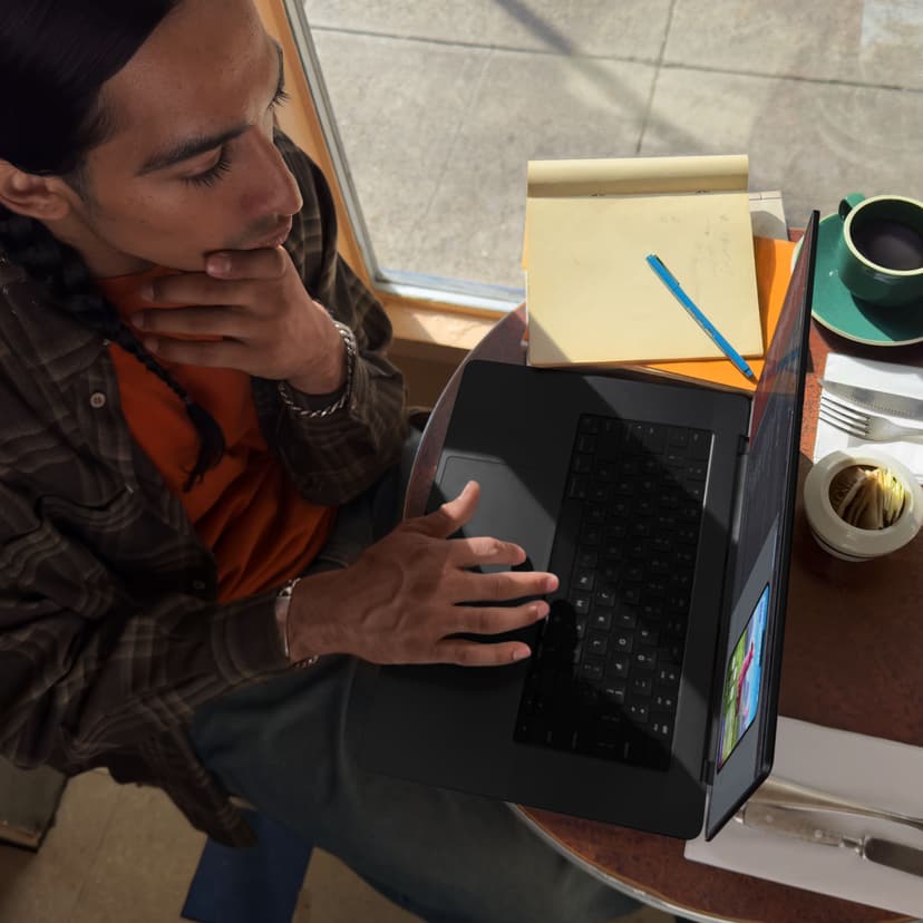 Apple MacBook Pro (2023) Sølv M3 Max 48GB 1000GB 16.2"
