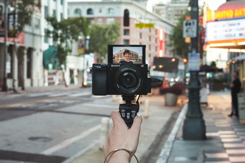 Sony A6100 + 16-50 mm Power Zoom Lens Black