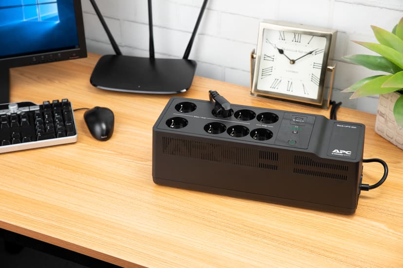 APC Back-ups 850va 520w Charging Port