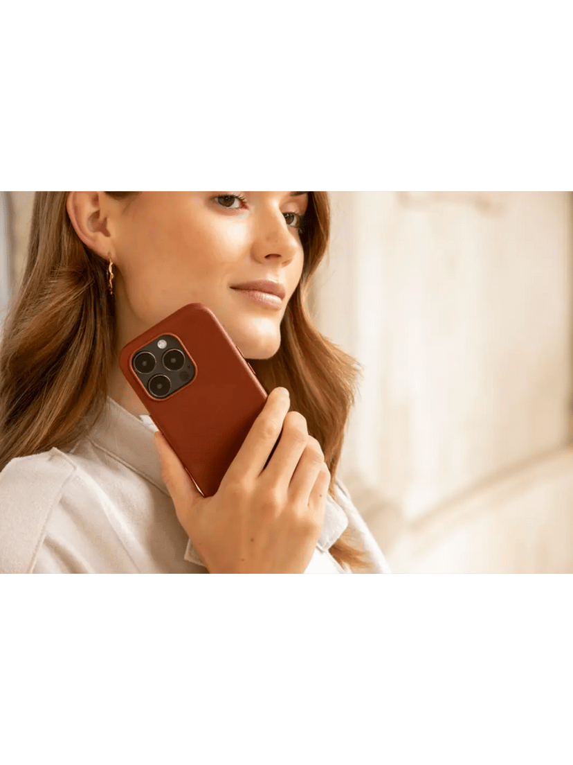 dbramante1928 Roskilde Magsafe Full-Grain Leather iPhone 14 Tan