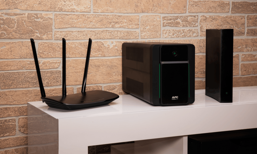 APC BACK-UPS BX2200MI-GR 2200VA UPS