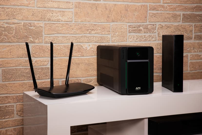 APC Easy-ups Bvx1600li 1600va Schuko