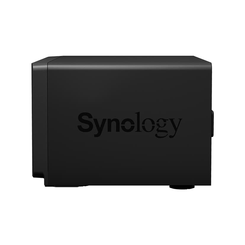 Synology DS1821+, jossa on 8 esiasennettua 8TB asemaa (64TB).
