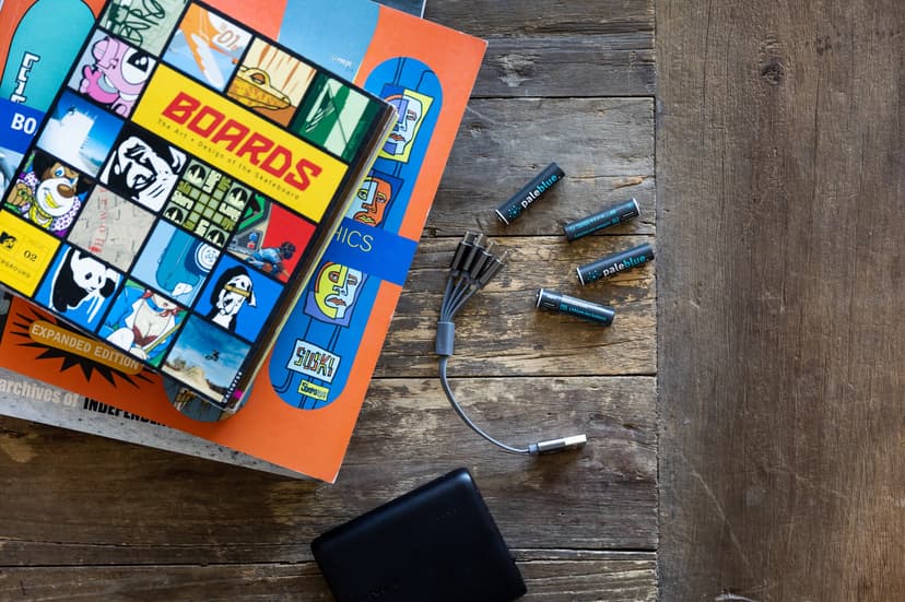 PALE BLUE Uppladdningsbart Batteri AA 4-Pack USB-C
