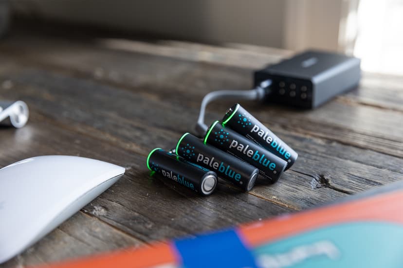 PALE BLUE Uppladdningsbart Batteri AAA 4-Pack USB-C