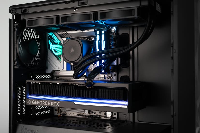 Ångström Red Pro Core Ultra 9 32GB 2000GB RTX 5080