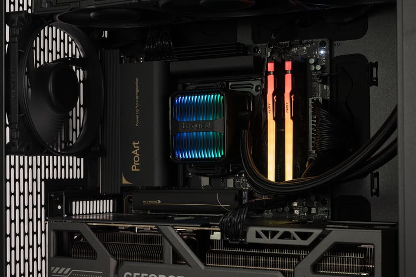 Ångström Red Creative Intel Core Ultra 9 32GB 1000GB RTX 5080