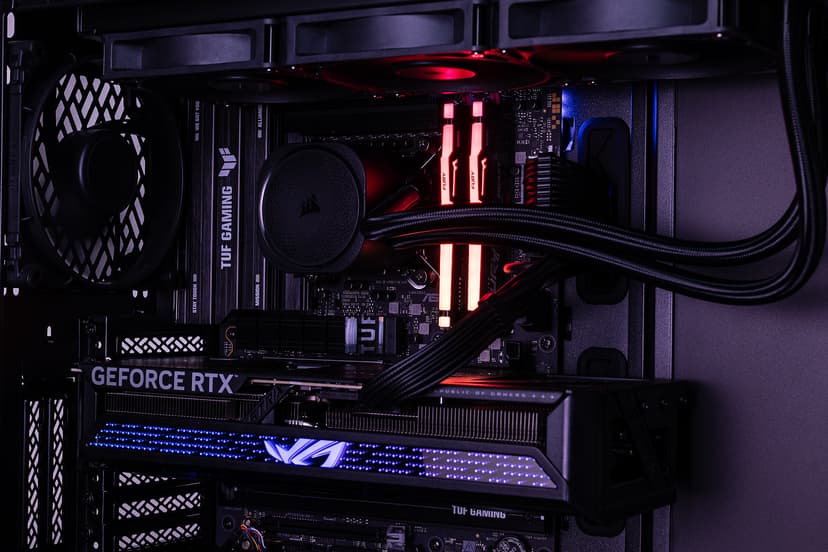 Ångström Red Pro Core Ultra 9 32GB 1000GB RTX 5070Ti