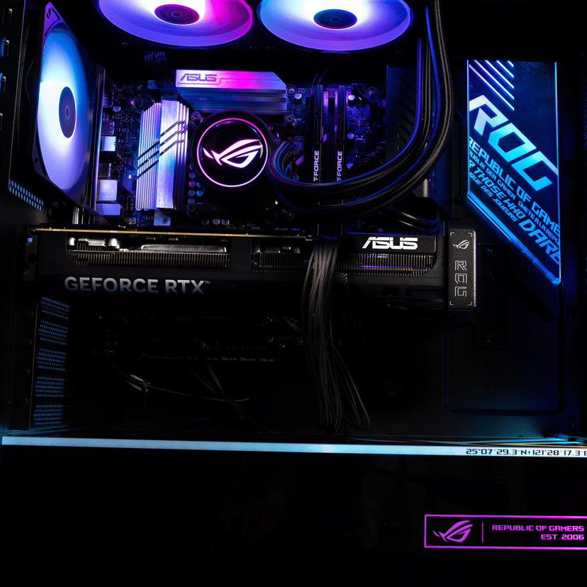 ASUS ROG G700TF Intel Core Ultra 7 32GB 1000GB RTX 5070 Ti