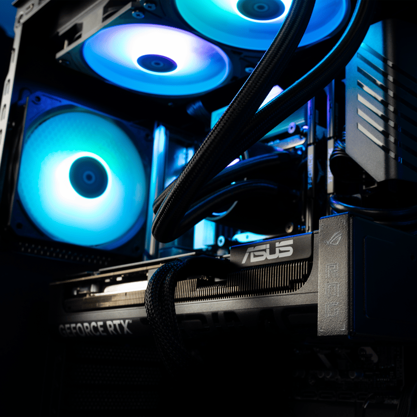 ASUS ROG G700TF Intel Core Ultra 7 32GB 1000GB RTX 5070 Ti
