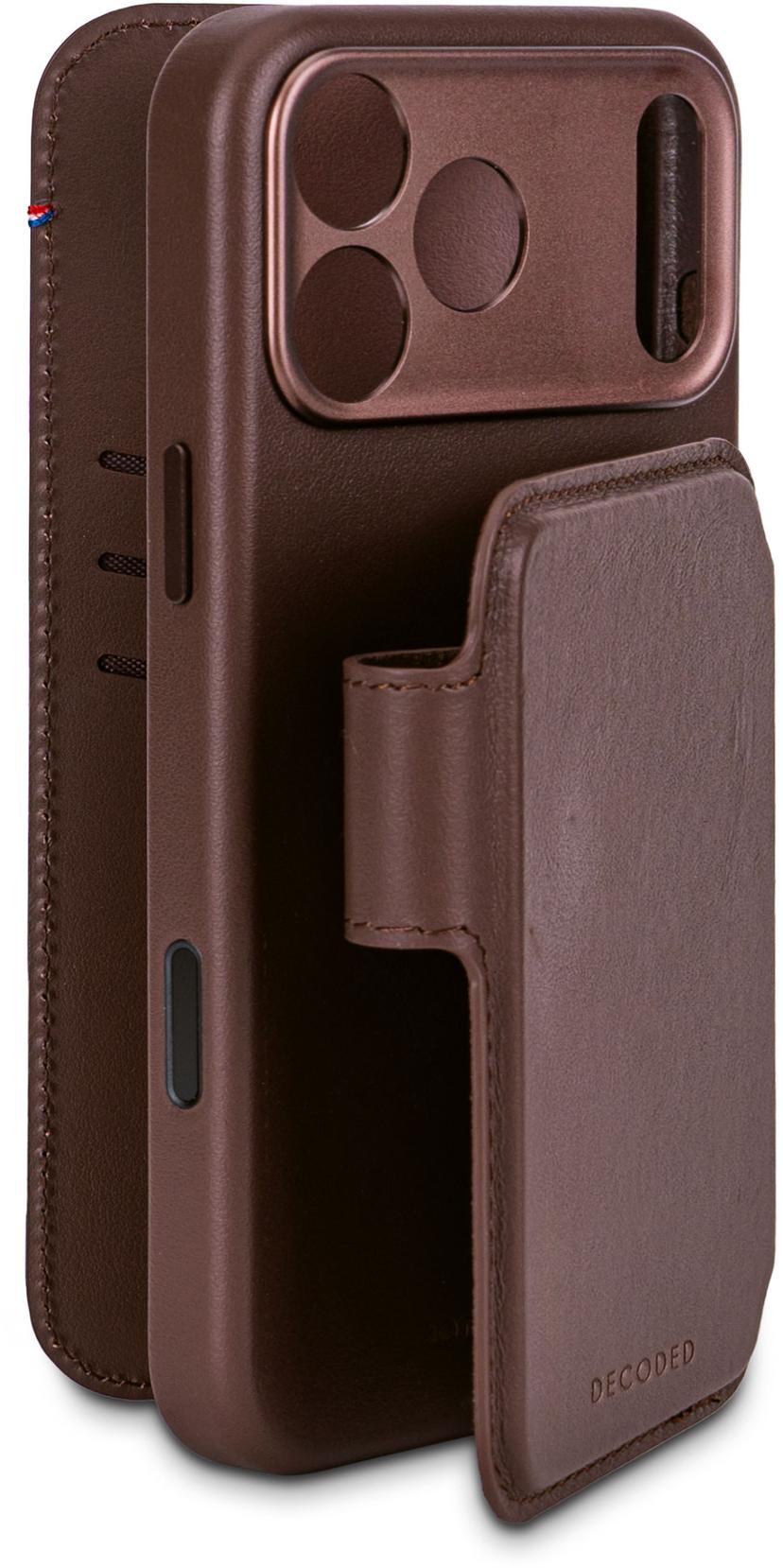 Decoded Leather Detachable Wallet iPhone 17 Pro Ruskea