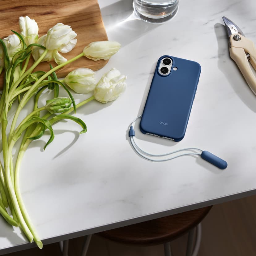Apple Beats Kickstand Case with MagSafe and Camera Control iPhone 17 Blå