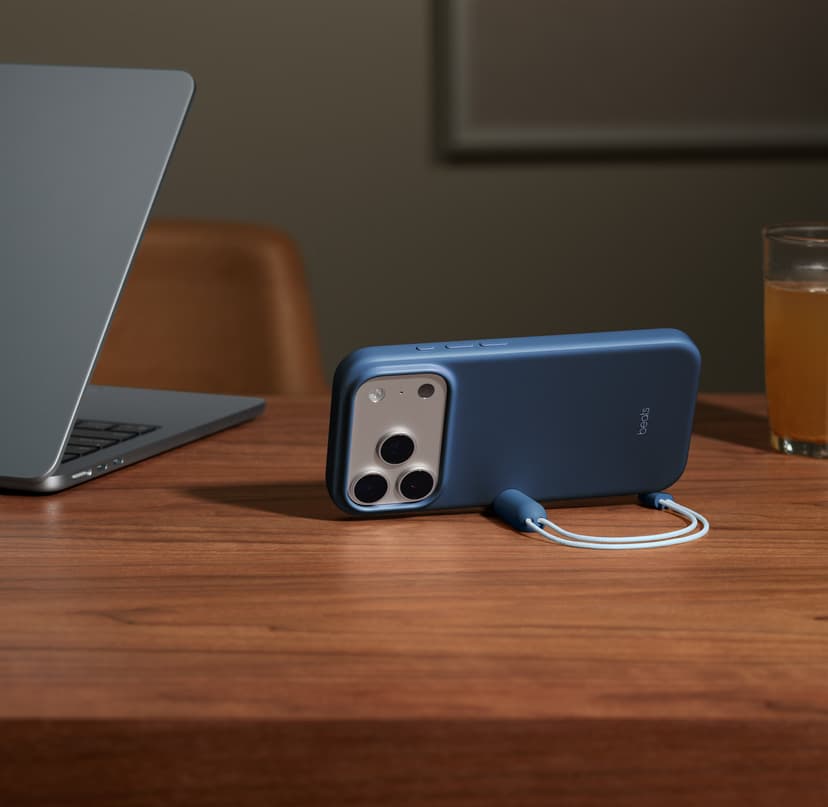 Apple Beats Kickstand Case with MagSafe and Camera Control iPhone 17 Pro Blå