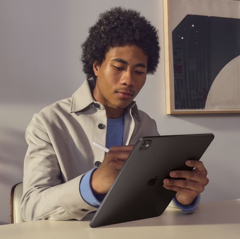 Apple iPad Pro (2024) WiFi + Cellular Standard Glass - (Fyndvara klass 2) 8GB 13" Apple M 256GB Svart