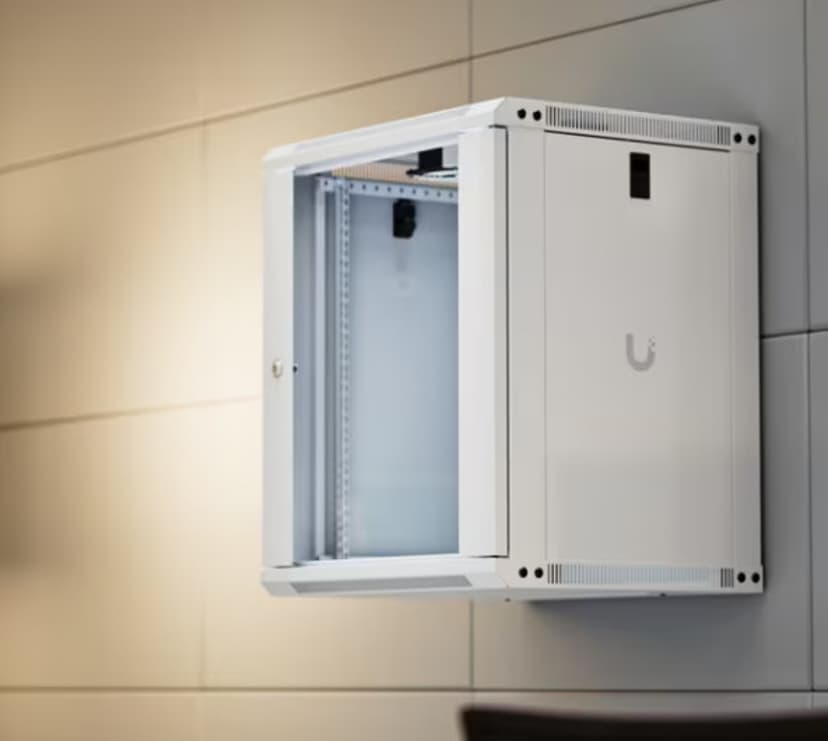 Ubiquiti 19" Rack Cabinet 12 U 45 cm med glassdør