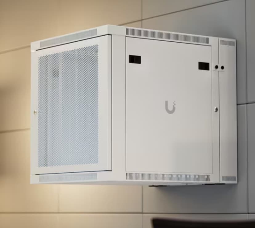 Ubiquiti 19" Rack Cabinet 12 U 70 cm Med Perforeret Frontdør Og Svingbar Bagdør