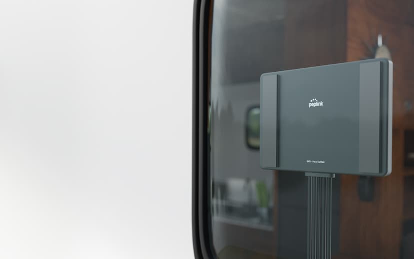 PEPLINK Slim 40G indendørs mobil-/GPS-antenne sort
