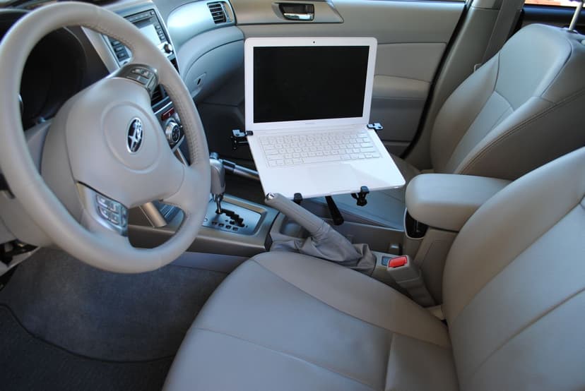 Direktronik Flexibel arm för notebook i bilen