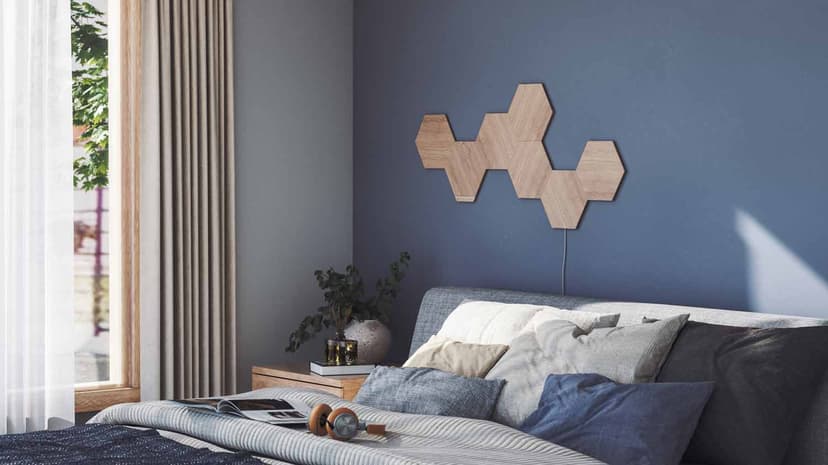 Nanoleaf Elements Wood Lock Hexagones -aloituspakkaus, jossa on 7 paneelia