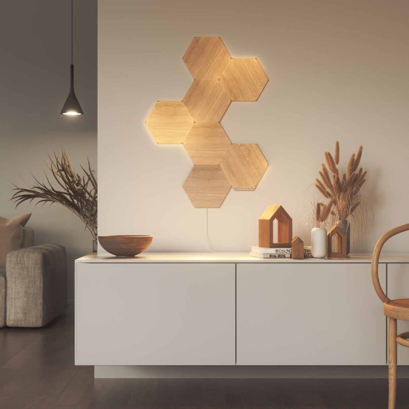 Nanoleaf Elements Wood Lock Hexagones -aloituspakkaus, jossa on 7 paneelia