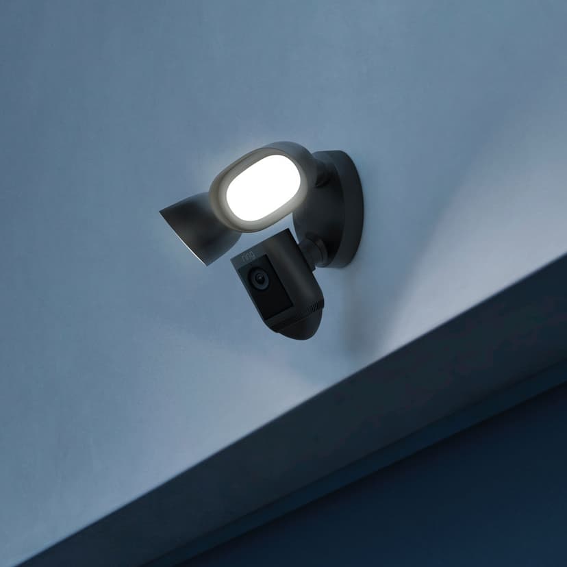 Ring Floodlight Cam Wired Pro - Svart