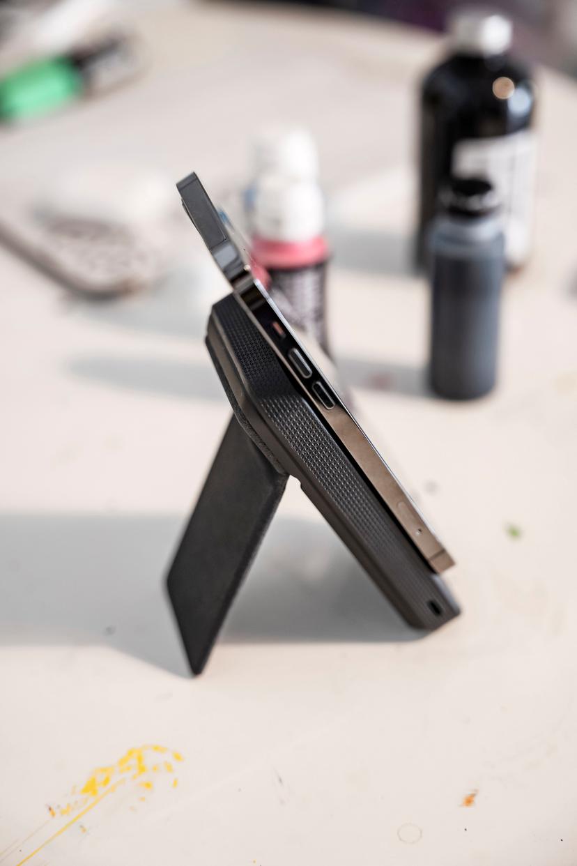 Mophie snap+ juice pack stand