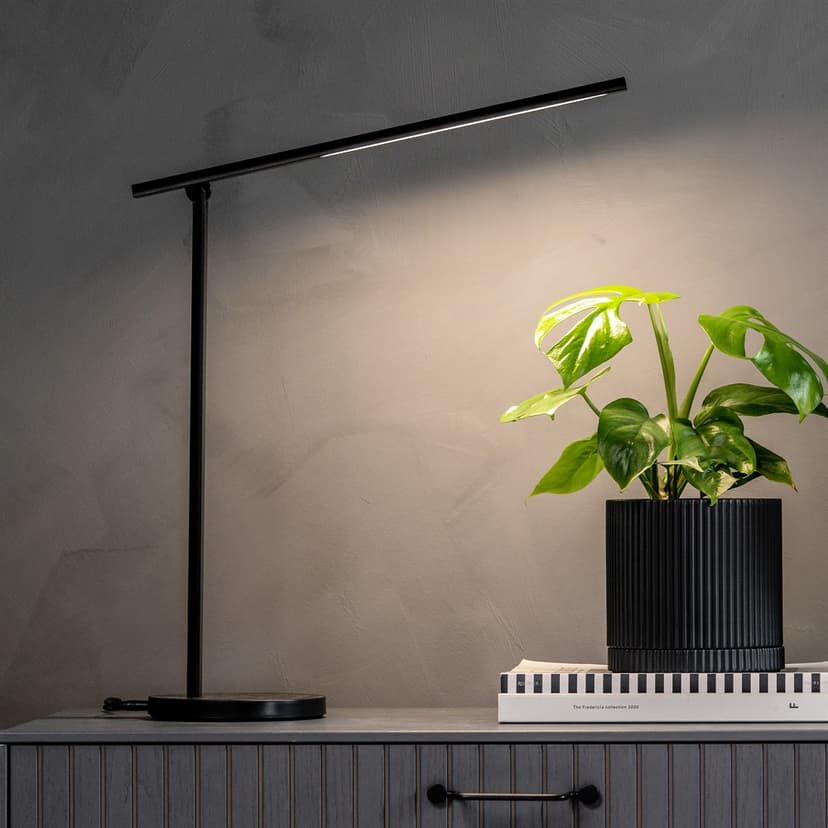 Forming Function Desk Lamp Niila Black