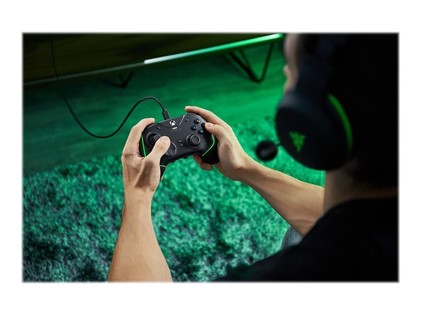 Razer Wolverine V2 Chroma Musta Pad-ohjain Analoginen Xbox Series S, Xbox Series X Musta