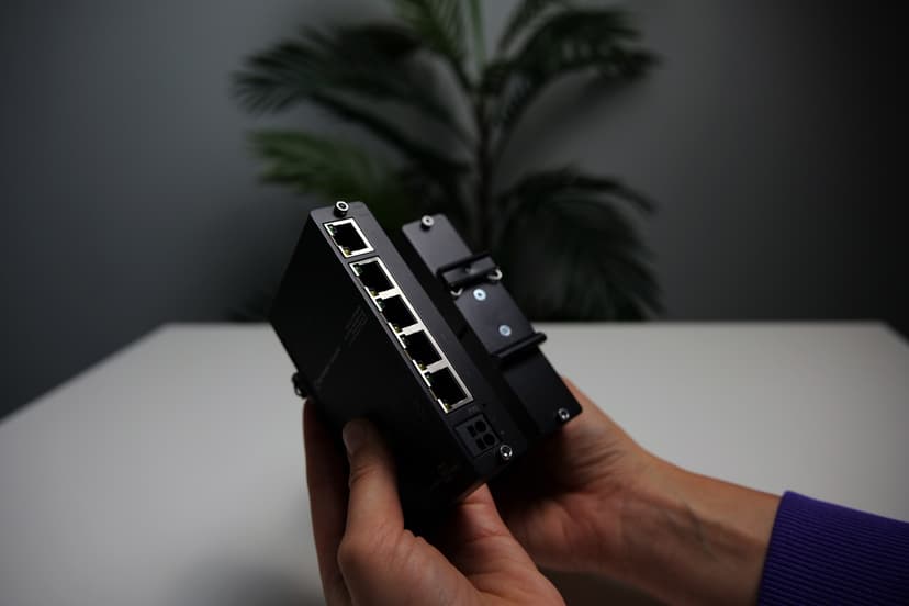 Teltonika TSW010 5-port Industrial DIN rail switch
