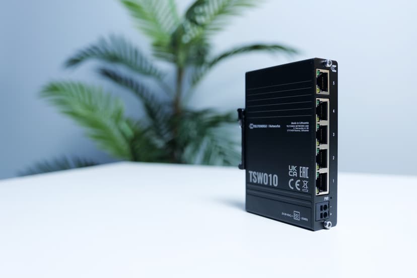 Teltonika TSW010 5-port Industrial DIN rail switch