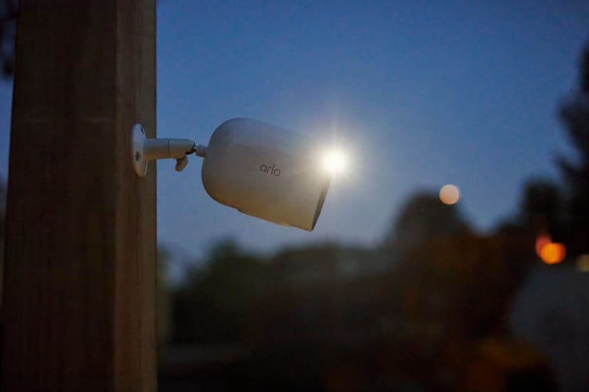 Arlo Go 2 trådlös 4G / WiFi övervakningskamera + 7.5m magnetisk laddningskabel för utomhusbruk