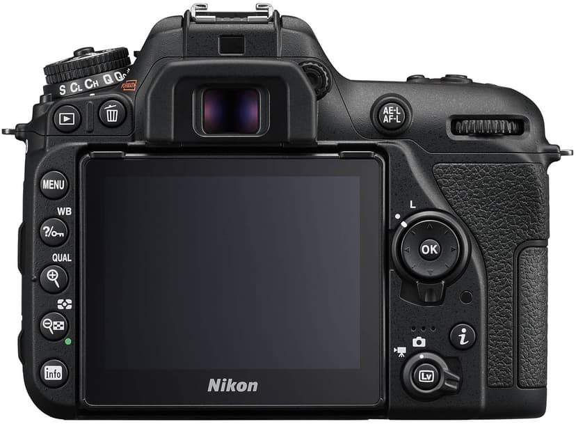 Nikon D7500 + AF-S DX NIKKOR 18-140 VR
