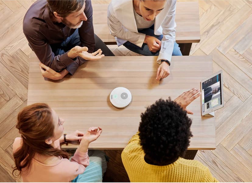 Yamaha YVC200 USB- & BT Conference Phone with rechargeble battery - White