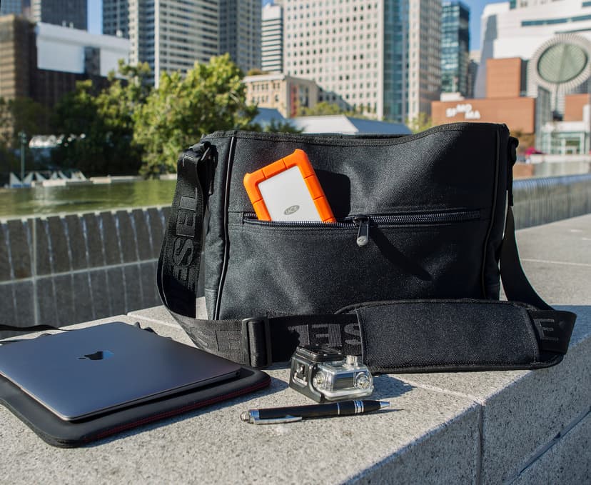 LaCie Rugged 2TB Mobile Drive Oransje, Sølv