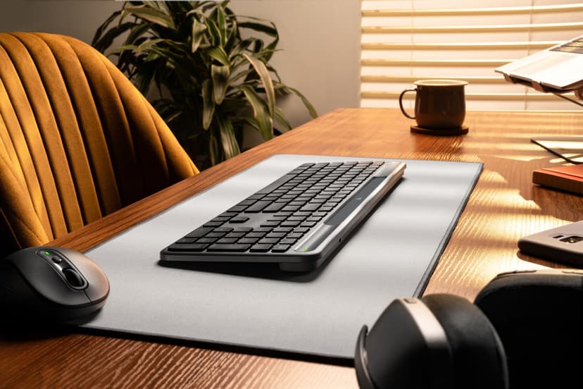 Logitech Signature K980 Solar+ For Business Langaton Pohjoismainen