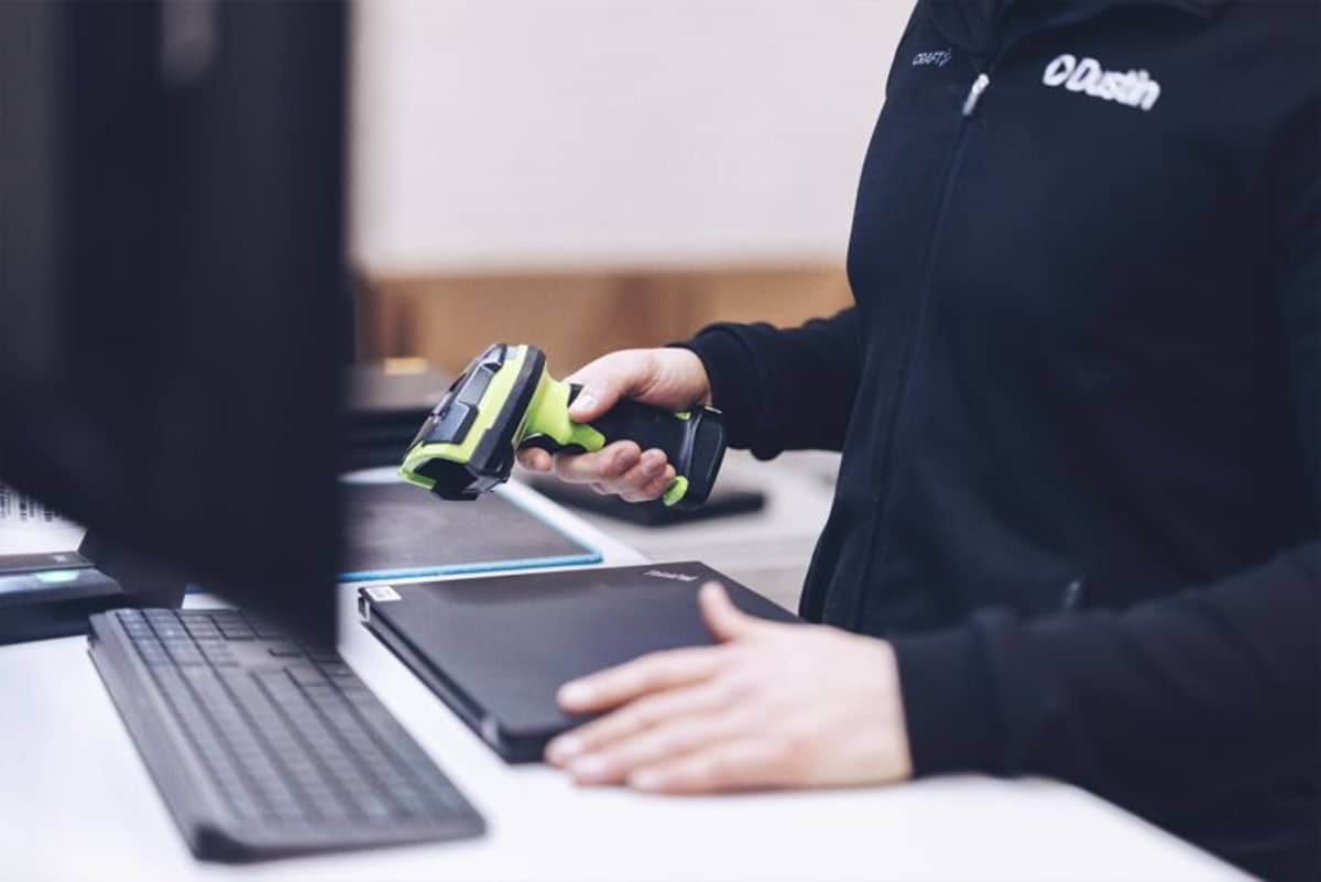 Dustin employee scanning a takeback laptop