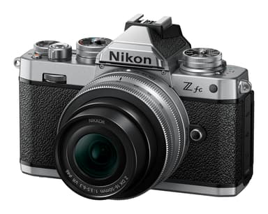 Nikon Z fc + Z DX 16–50 mm f/3,5-6,3 + Z DX 50–250 f/4,5–6,3 sett 