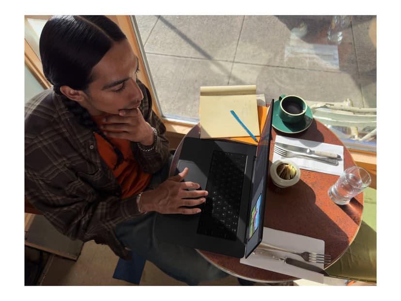Apple MacBook Pro (2023) Stellarsvart
