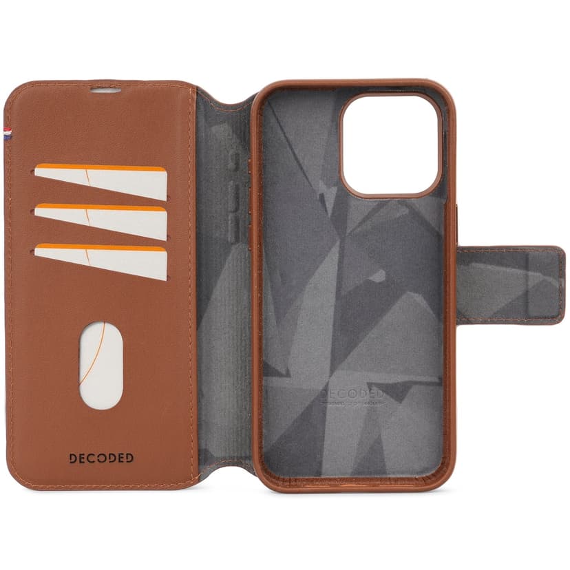 Decoded Leather Detachable Wallet iPhone 15 Pro Ruskea